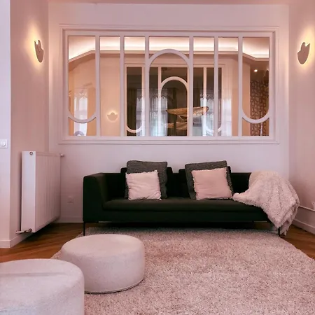 Jeannette, 3 Bedrooms, Parking شقة *